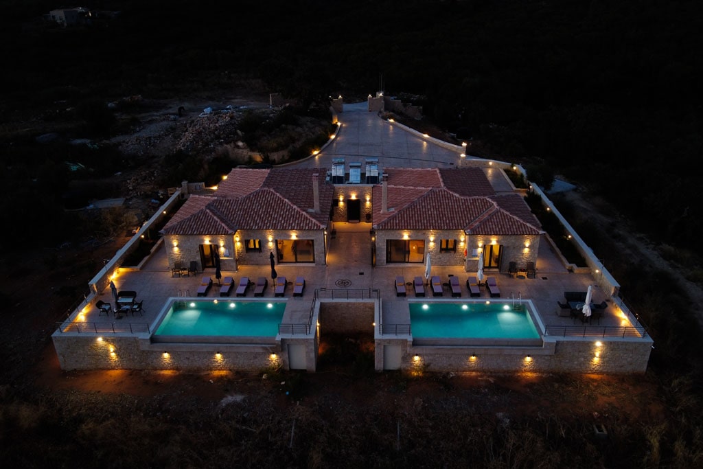Book Villas with private pool - Messinia Stoupa - Manazil Mani at night